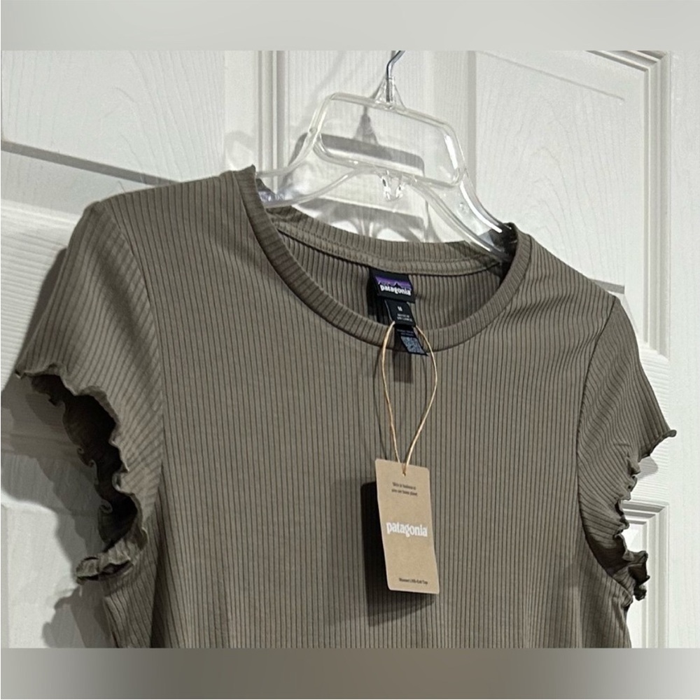 Patagonia Women's Medium Rib Knit Top Wing Grey NWT Slim Fit Cap Sleeves Stretch - Picture 2 of 6